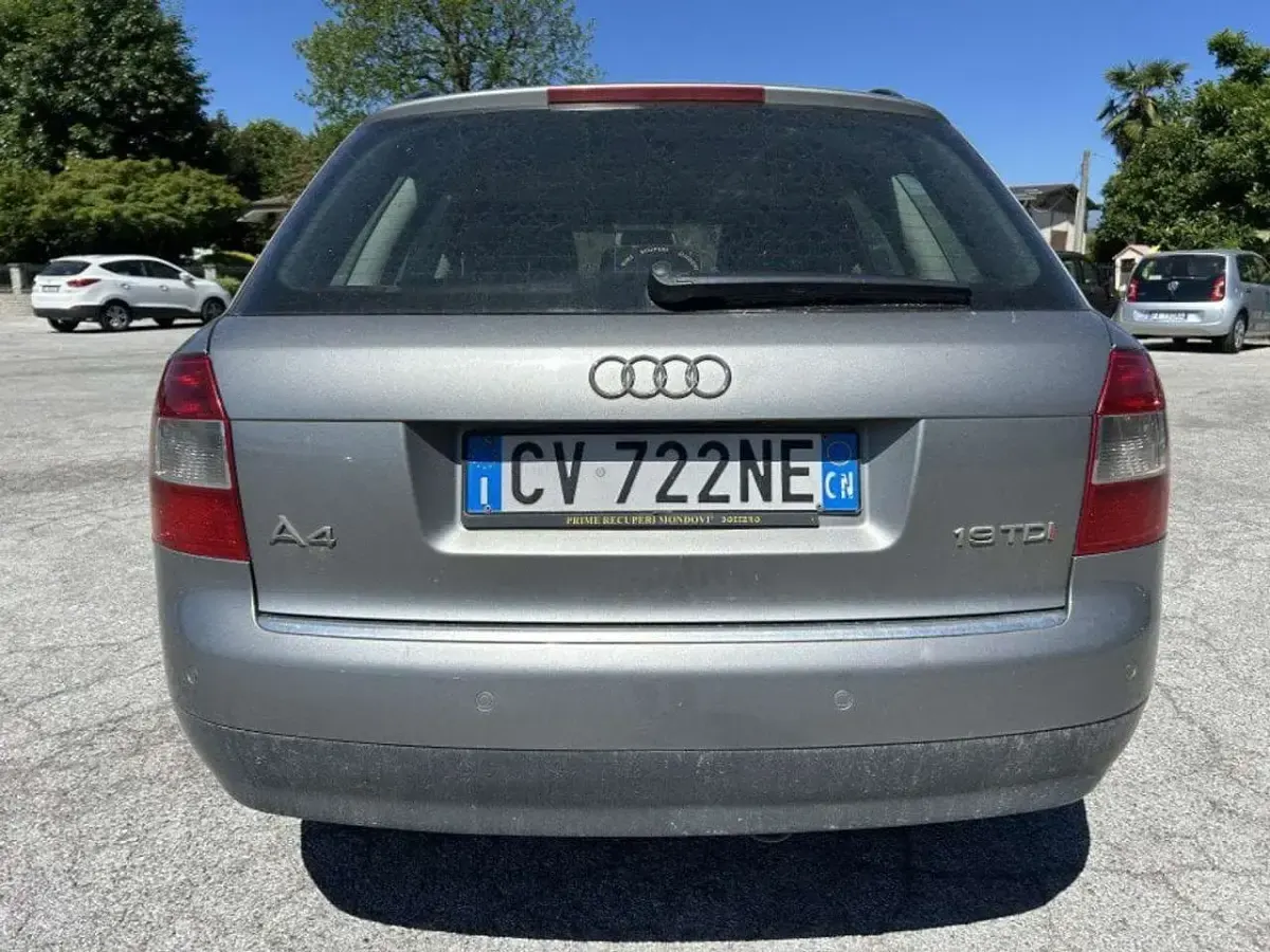 Usata Audi A4 131 CV (96 kW) 2002 Grigio Station wagon