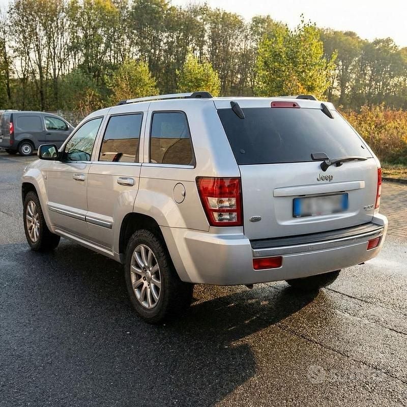 Usata Jeep Grand Cherokee Overland 218 CV (160 kW) 2006 Grigio SUV