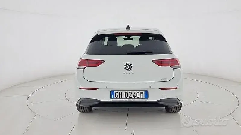 Usata VW Golf VIII Life 110 CV (80 kW) 2021 Bianco Berlina