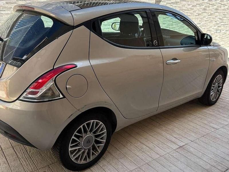 Grigio Usata 2012 Lancia Ypsilon Silver Due volumi | 4800 € (Super prezzo) - Immagine 1/4