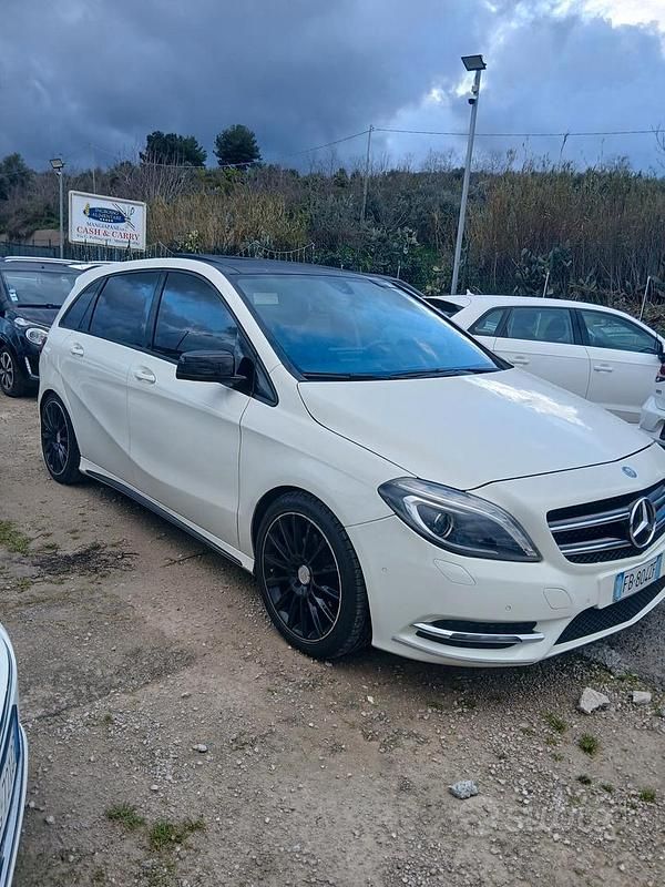 Usata Mercedes B200 Premium 135 CV (99 kW) 2013 Bianco Monovolume