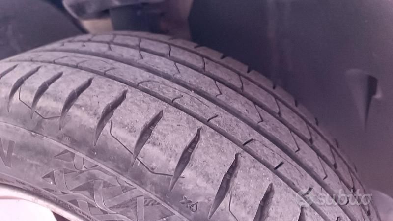 Usata Skoda Yeti 105 CV (77 kW) 2016 Bianco SUV