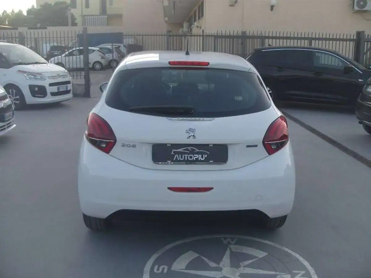 Usata Peugeot 208 Allure 75 CV (55 kW) 2015 Bianco Utilitaria