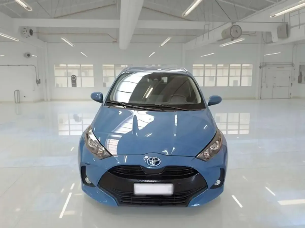 Usata Toyota Yaris Hybrid Business Edition 92 CV (67 kW) 2021 Blu Berlina