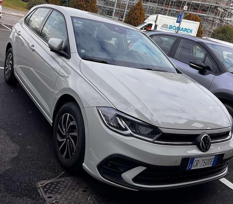Usata VW Polo Life 95 CV (69 kW) 2023 Argento Utilitaria