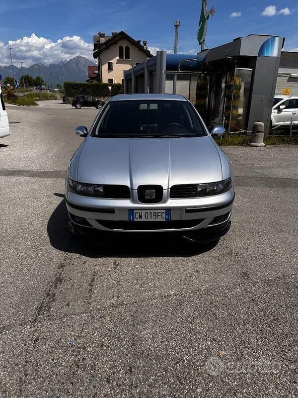 Usata Seat Leon 130 CV (95 kW) 2005 Grigio Berlina