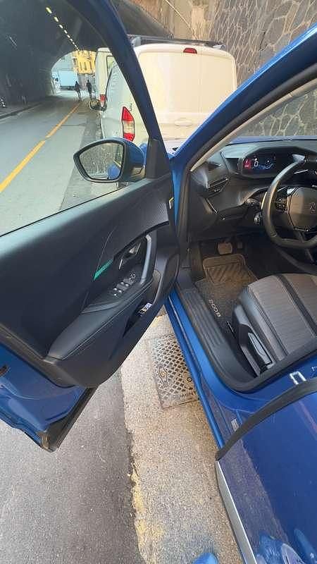 Usata Peugeot 2008 Allure 131 CV (96 kW) 2021 Blu/azzurro SUV