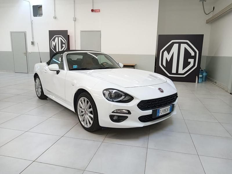 Usata Fiat 124 Spider Lusso 140 CV (102 kW) 2017 Bianco interno beige Cabrio