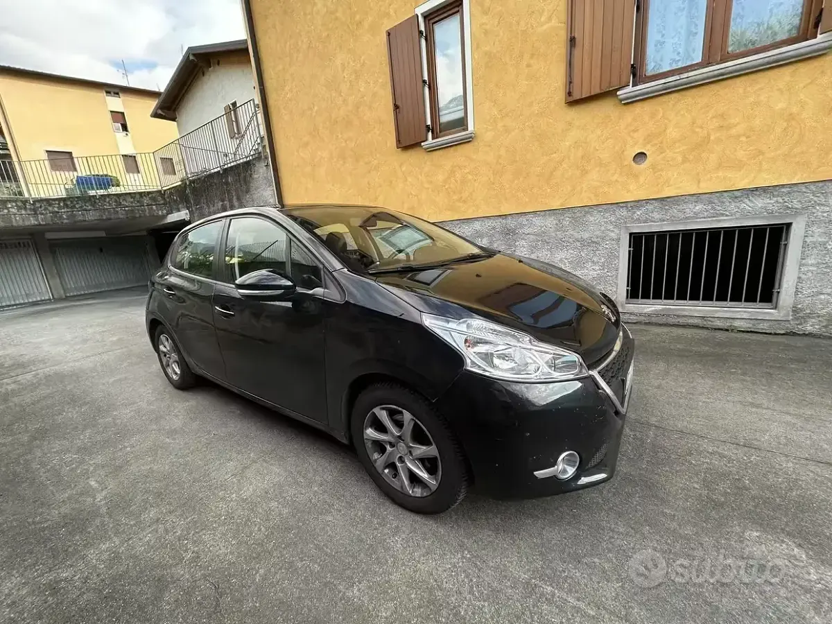 Usata Peugeot 208 68 CV (50 kW) 2014 Nero Utilitaria