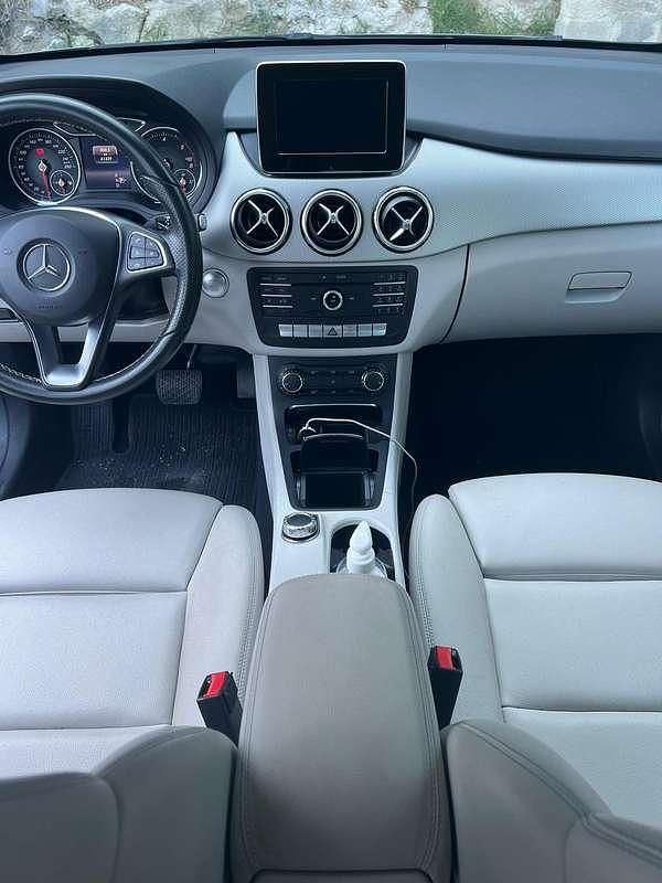 Usata Mercedes B180 Business 109 CV (80 kW) 2017 Argento Monovolume