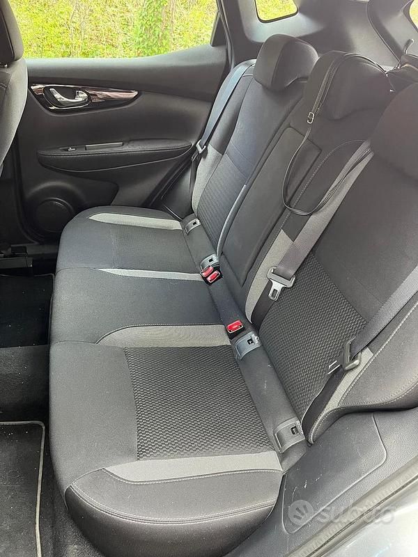 Usata Nissan Qashqai Acenta 110 CV (80 kW) 2018 Grigio SUV