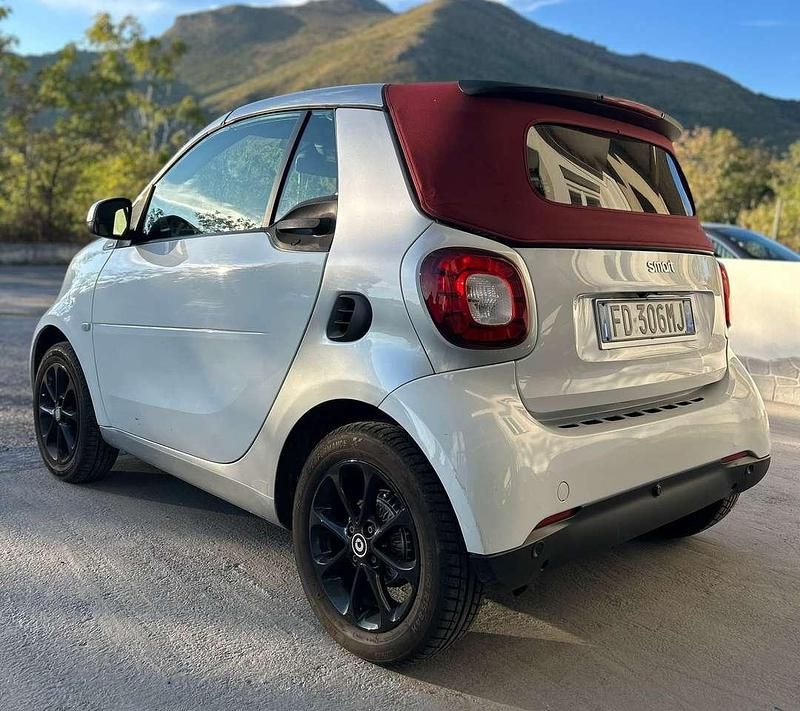 Begagnad Smart ForTwo Cabrio Passion 90 HK (66 kW) 2016 Vit Cab