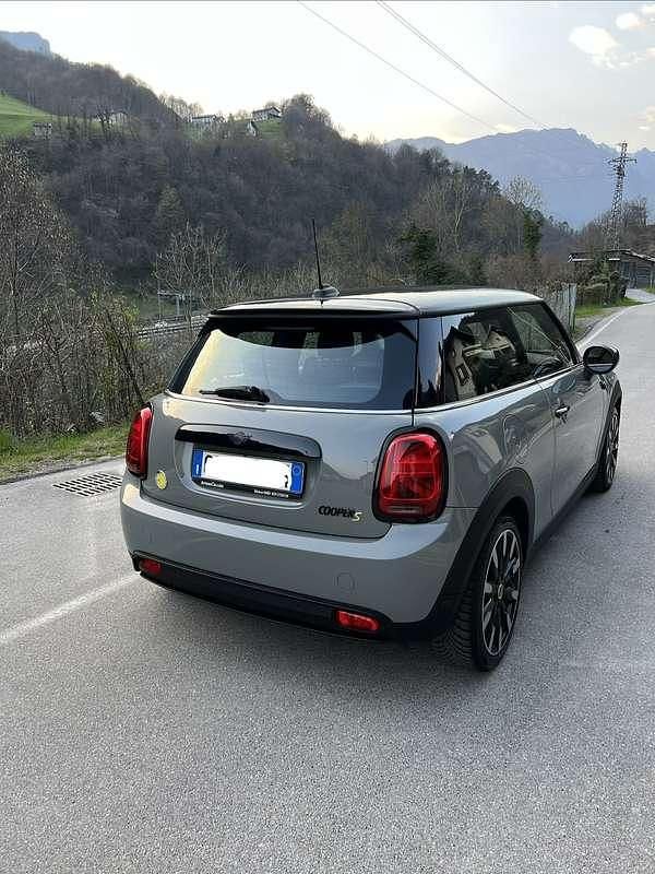 Usata Mini Cooper SE 75 kW (102 CV) 2021 Grigio Utilitaria