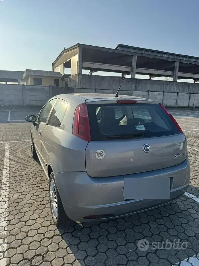 Usata Fiat Grande Punto Dynamic 95 CV (69 kW) 2006 Grigio Utilitaria