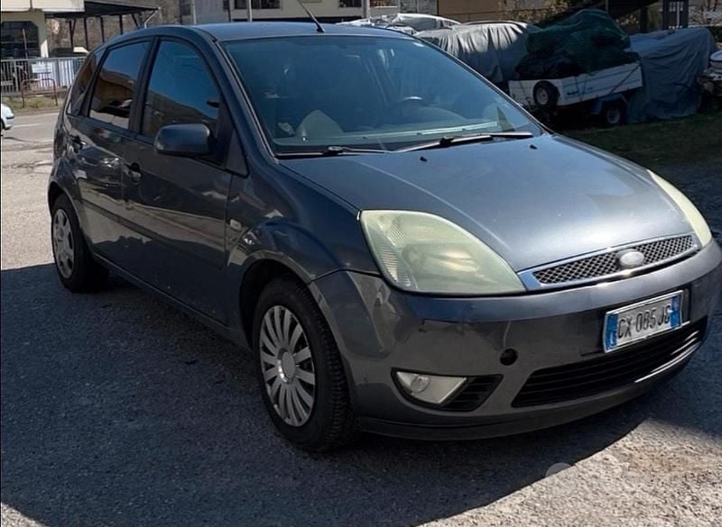 Usata Ford Fiesta 75 CV (55 kW) 2005 Utilitaria