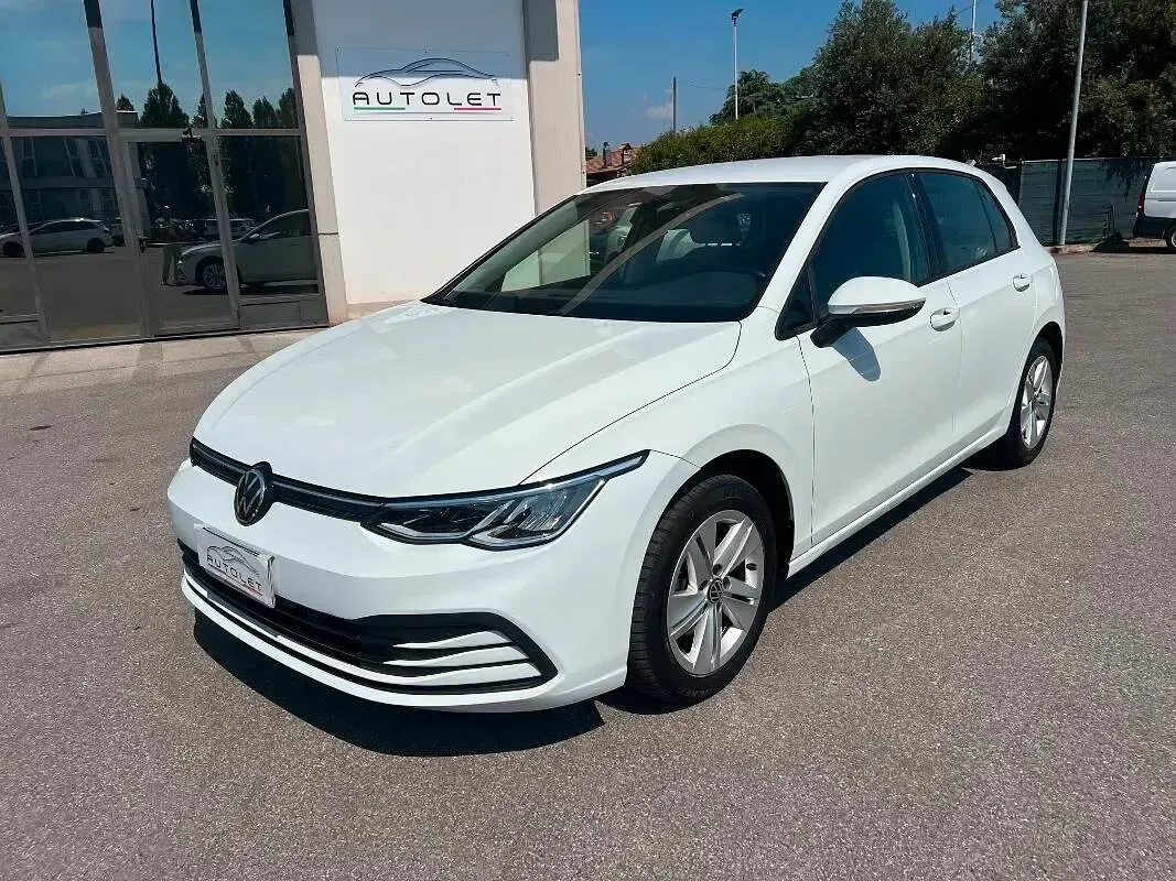 Usata VW Golf VIII Life 110 CV (80 kW) 2021 Bianco Utilitaria