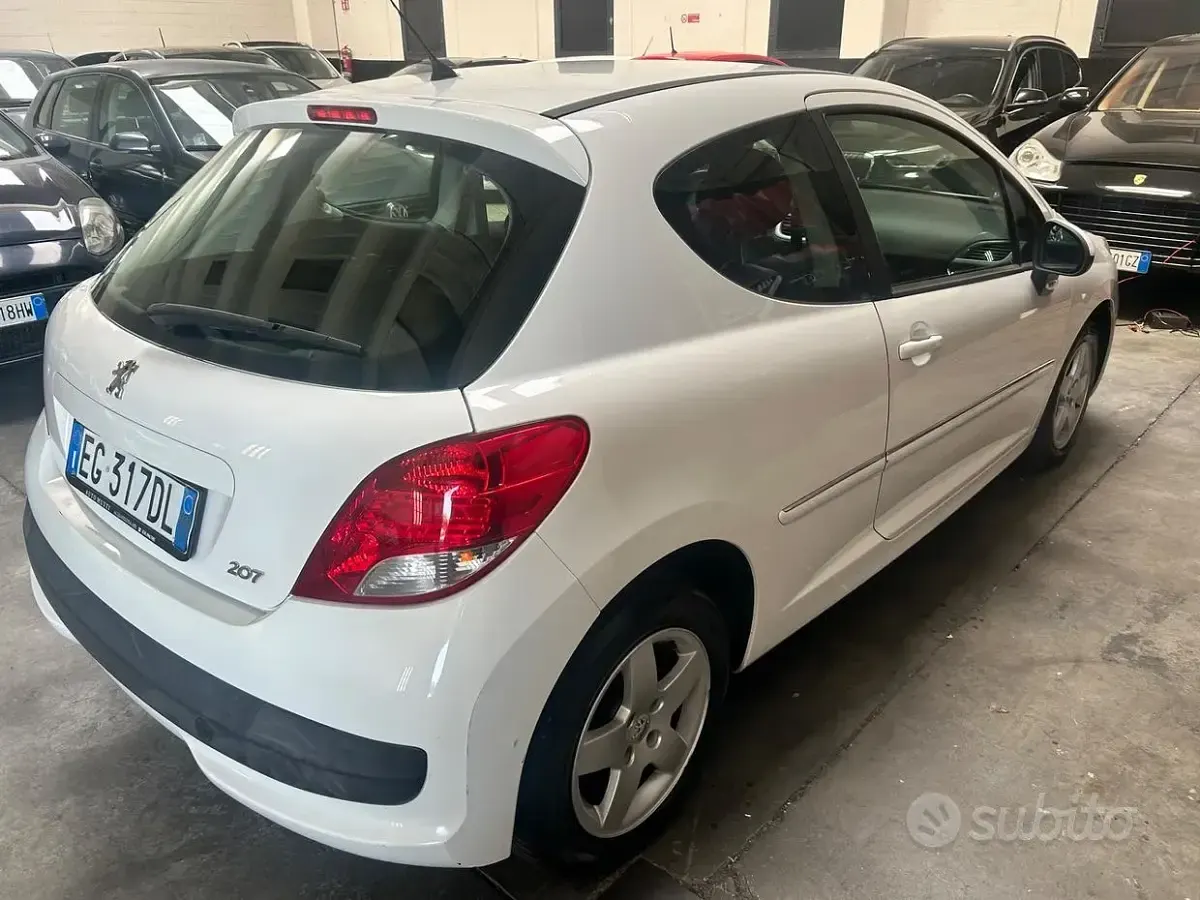 Usata Peugeot 207 68 CV (50 kW) 2011 Bianco Utilitaria