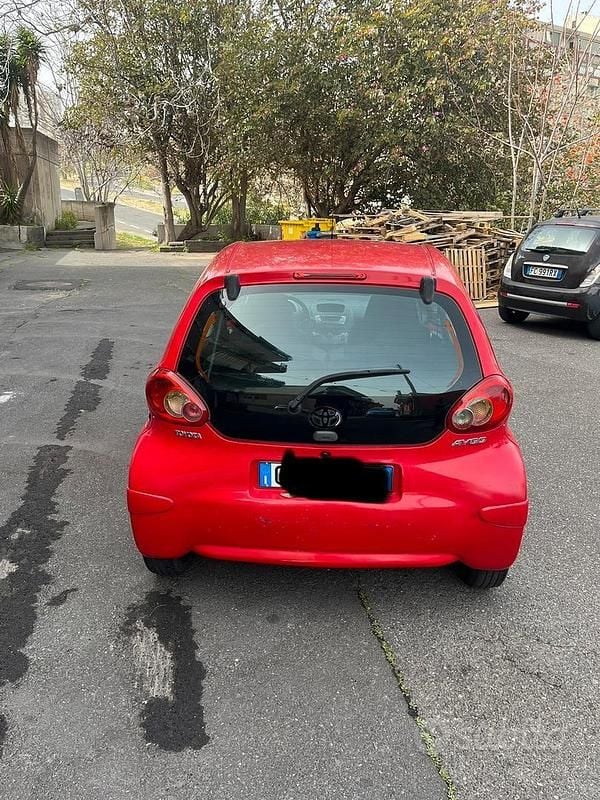 Usata Toyota Aygo 69 CV (50 kW) 2007 Rosso Utilitaria