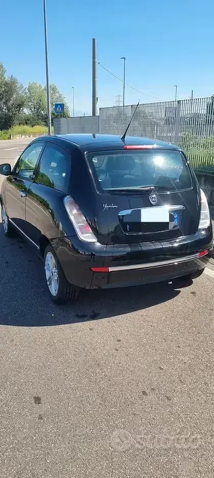 Usata Lancia Ypsilon 60 CV (44 kW) 2011 Nero Utilitaria