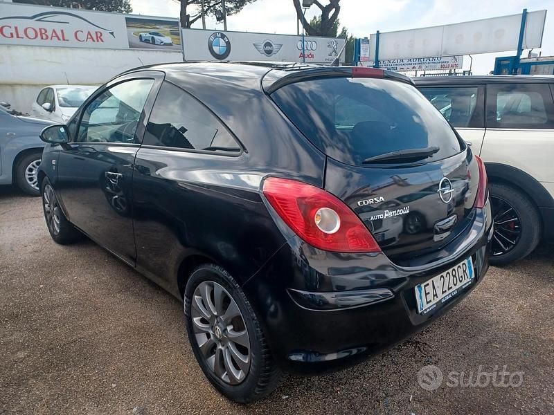 Usata Opel Corsa Edition 75 CV (55 kW) 2010 Nero Utilitaria