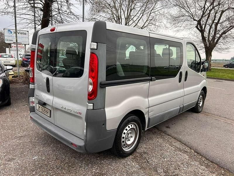 Usata Opel Vivaro 114 CV (83 kW) 2008 Argento Monovolume