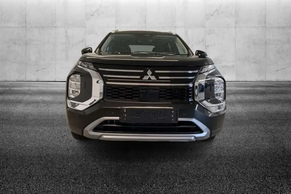 Nuova Mitsubishi Outlander P-HEV 224 CV (164 kW) 2026 Nero Station wagon