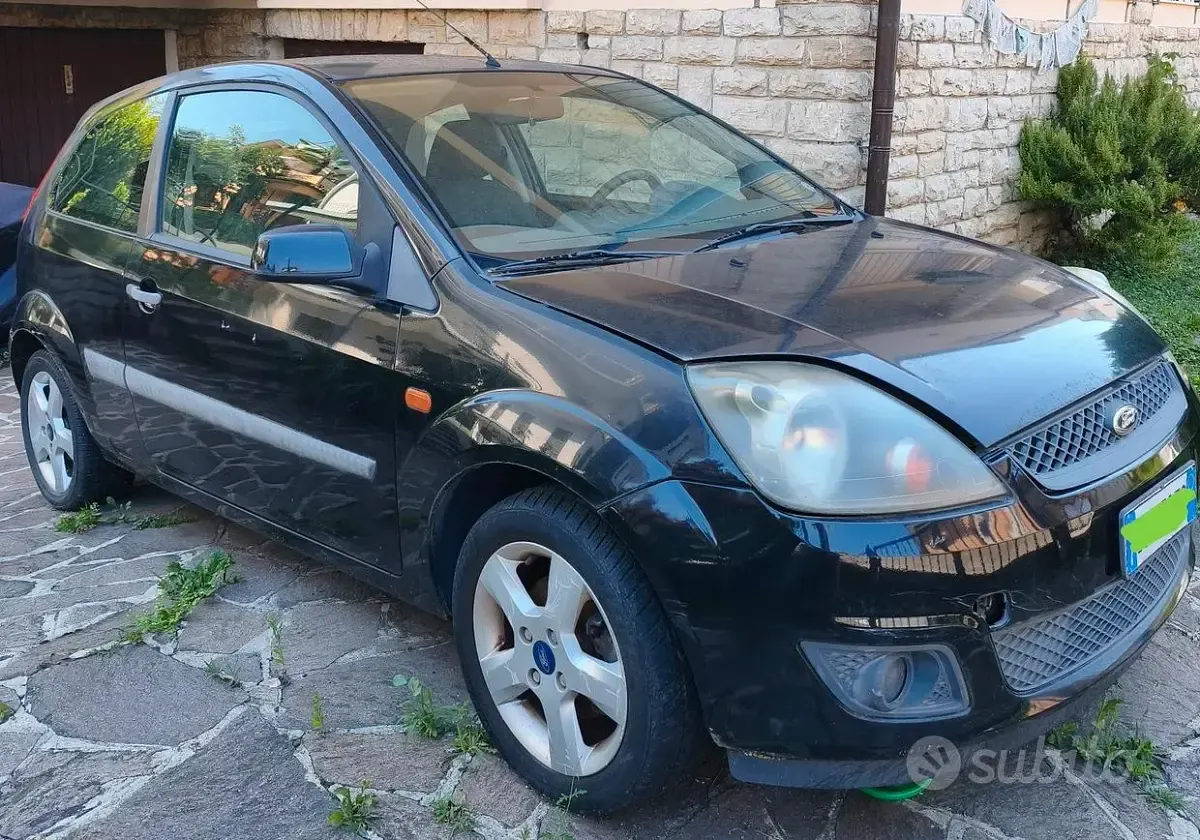 Usata Ford Fiesta 75 CV (55 kW) 2007 Nero Utilitaria
