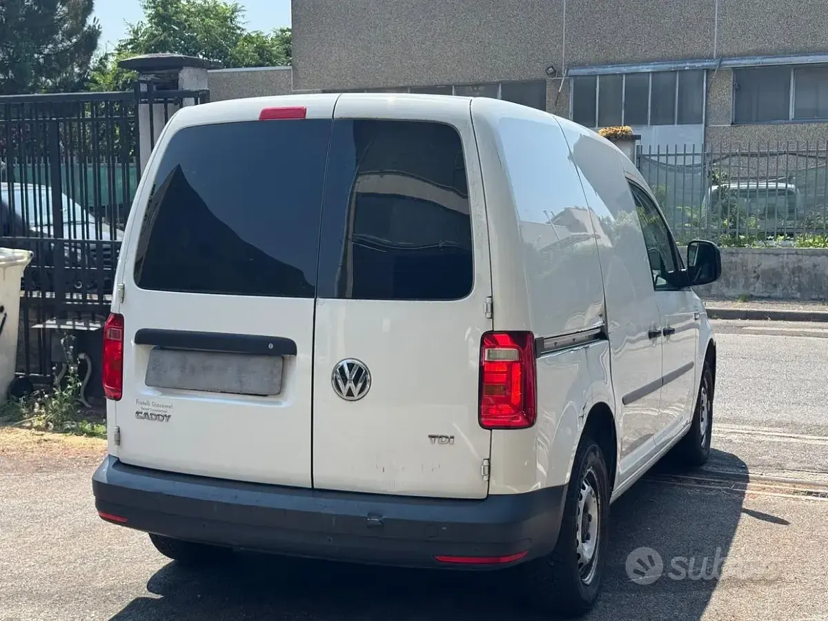 Usata VW Caddy Highline 102 CV (75 kW) 2016 Bianco Monovolume