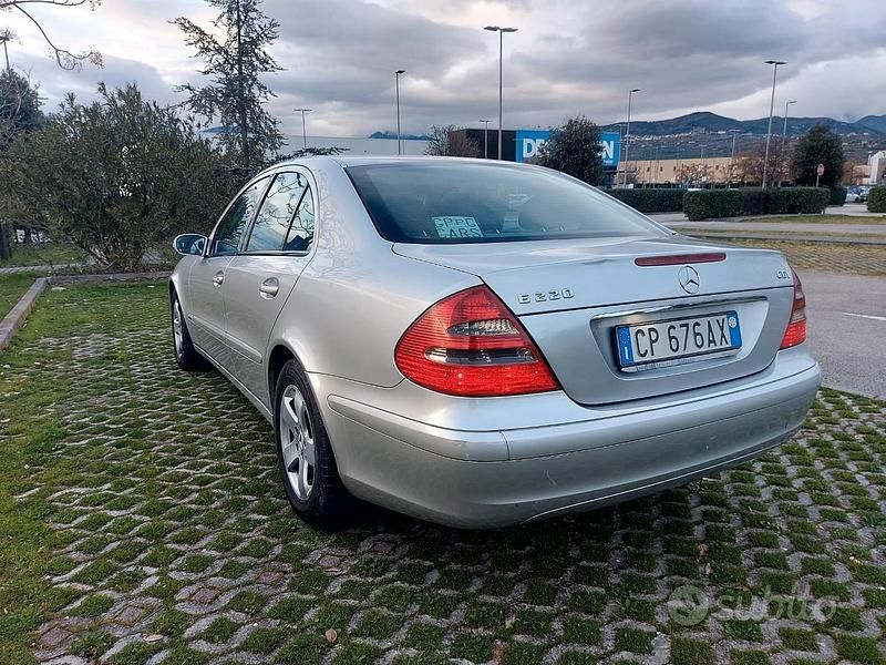 Usata Mercedes E220 2003 Grigio Berlina