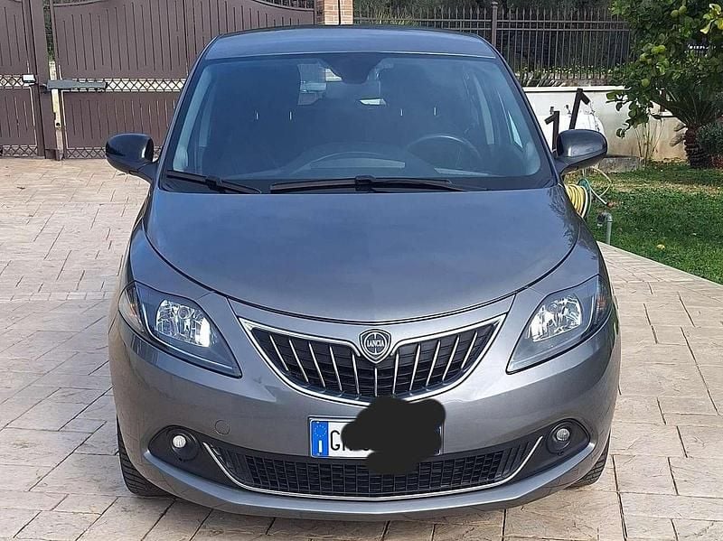 Usata Lancia Ypsilon Gold 69 CV (50 kW) 2023 Grigio Utilitaria