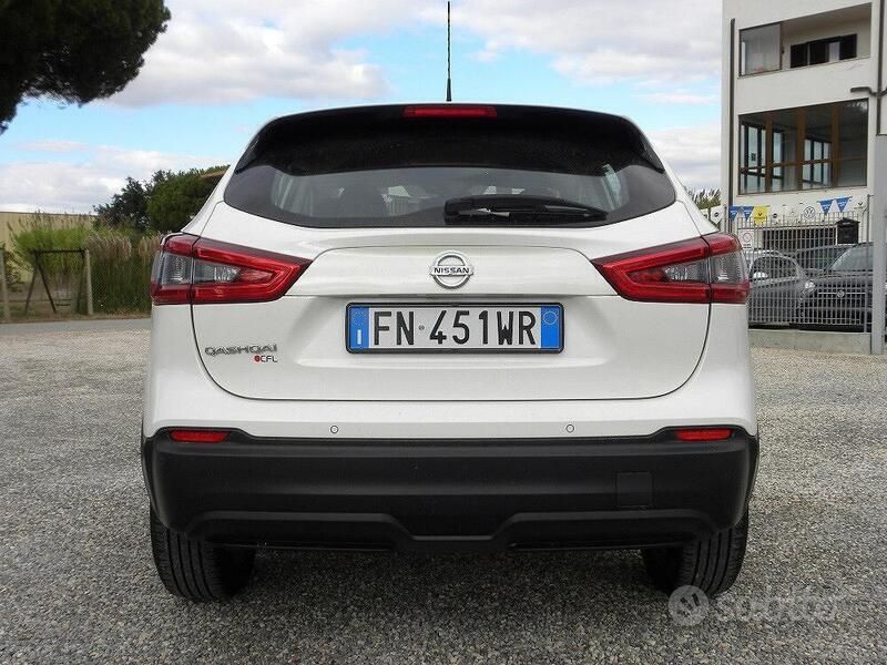 Usata Nissan Qashqai Tekna 115 CV (84 kW) 2018 Bianco SUV