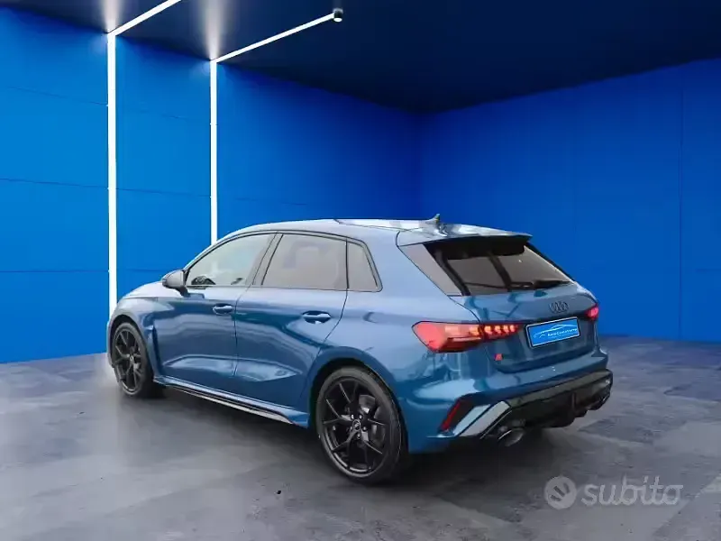 Usata Audi RS3 Comfort 400 CV (294 kW) 2026 Blu/azzurro Berlina