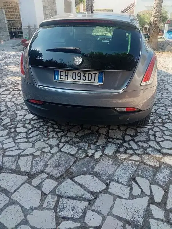 Usata Lancia Delta 120 CV (88 kW) 2011 Utilitaria