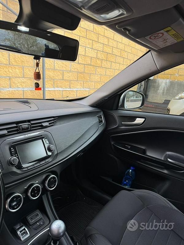 Usata Alfa Romeo Giulietta Exclusive 120 CV (88 kW) 2016 Bianco Berlina