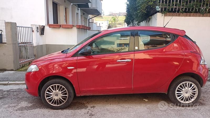 Usata Lancia Ypsilon 80 CV (58 kW) 2013 Utilitaria
