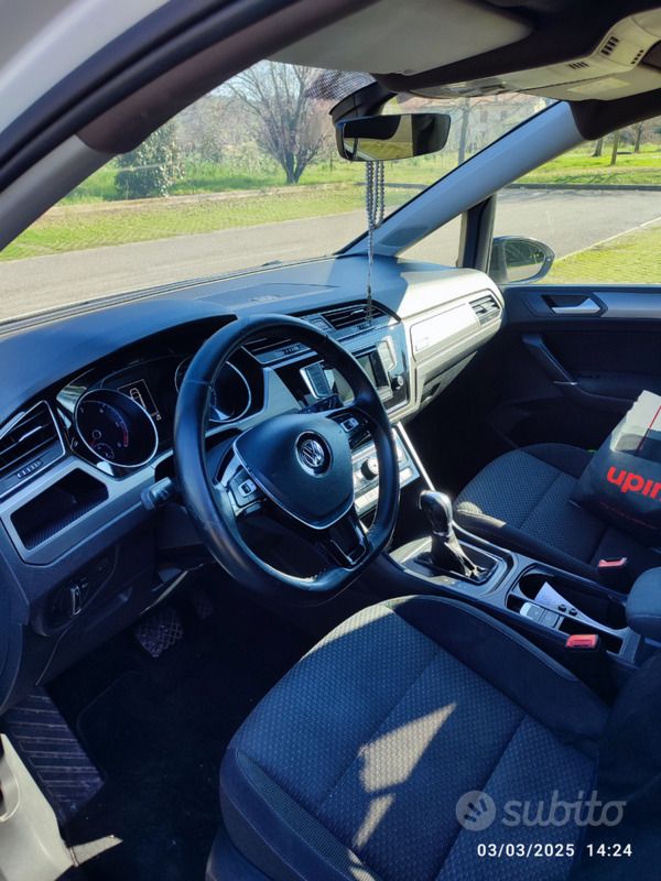 Bianco Usata 2015 VW Touran Monovolume | 12.700 € (Molto cara) - Immagine 1/4