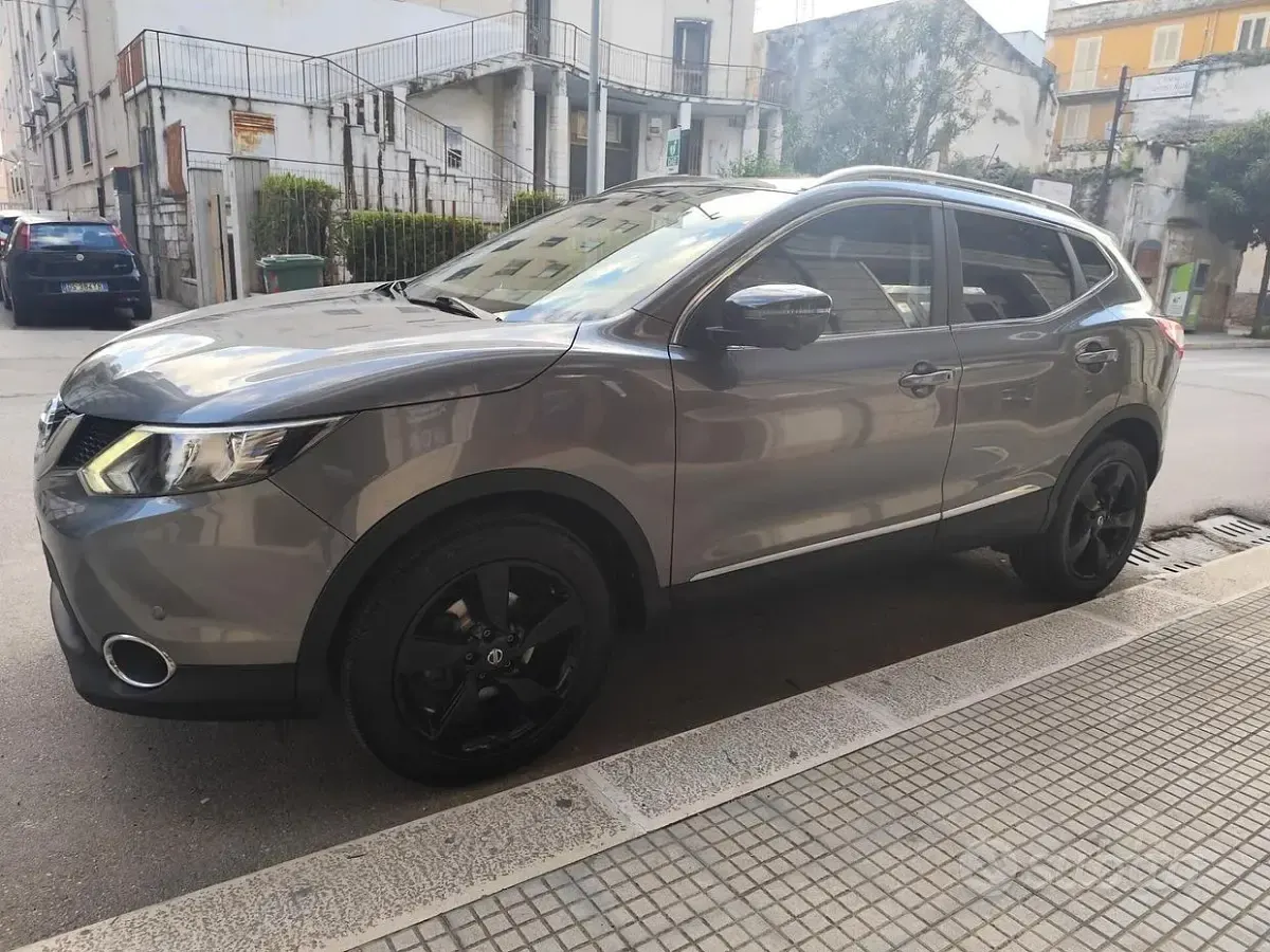 Usata Nissan Qashqai N-Connecta 110 CV (80 kW) 2015 Grigio SUV