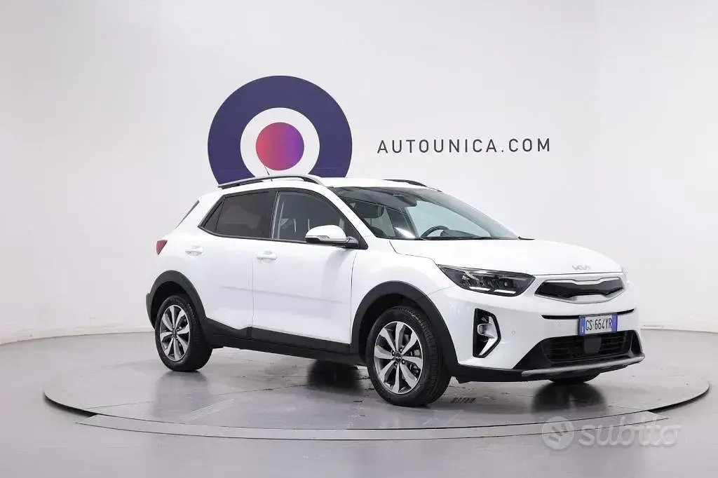 Usata Kia Stonic Style 84 CV (61 kW) 2024 Bianco SUV