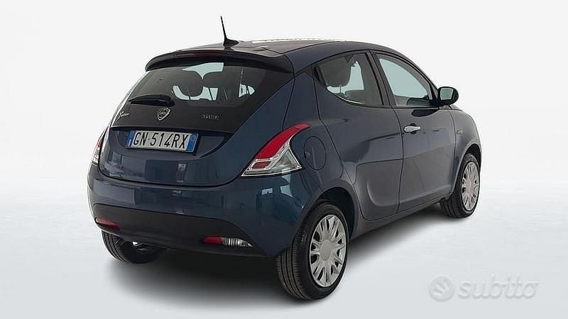 Usata Lancia Ypsilon Gold 70 CV (51 kW) 2023 Blu/azzurro Utilitaria