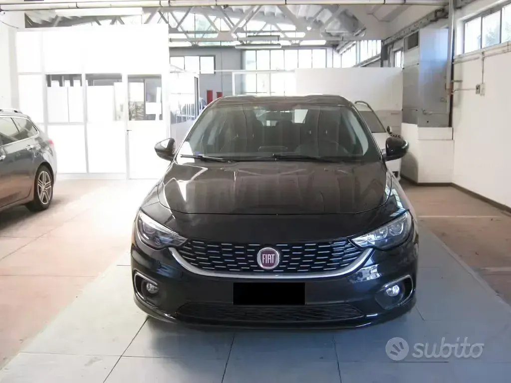 Usata Fiat Tipo Lounge 120 CV (88 kW) 2018 Nero Station wagon