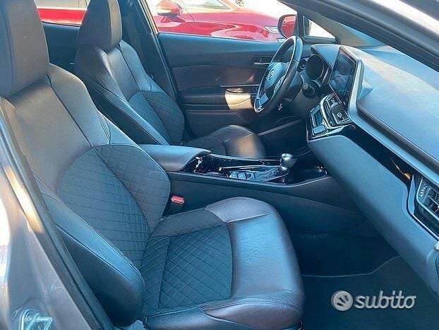 Begagnad Toyota C-HR 120 HK (88 kW) 2017 Grå SUV