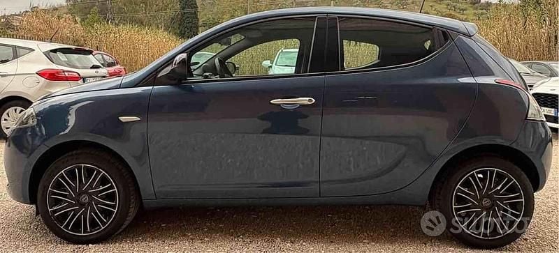 Usata Lancia Ypsilon Gold 69 CV (50 kW) 2022 Blu Utilitaria