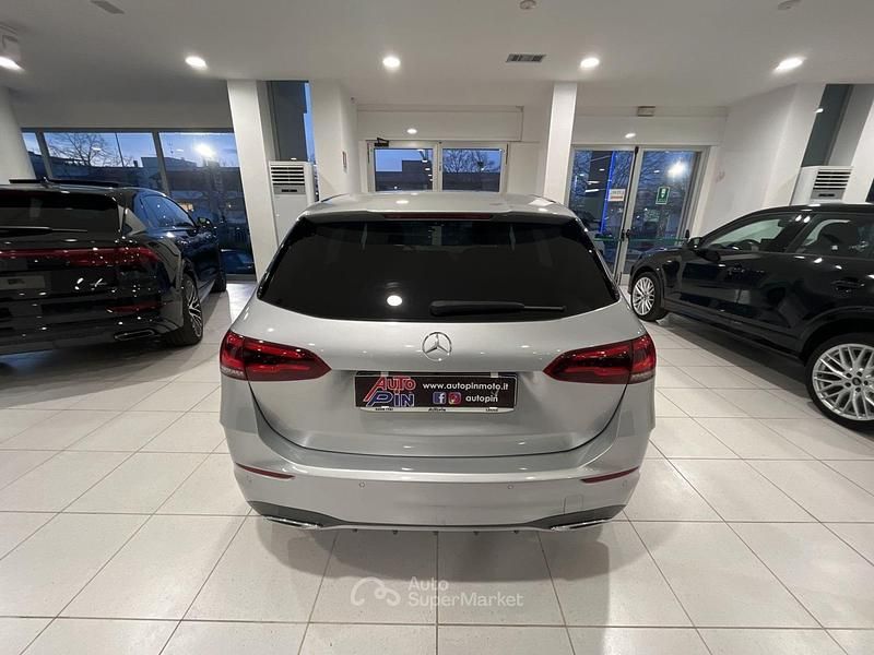Usata Mercedes B180 Premium 136 CV (100 kW) 2020 Argento Utilitaria