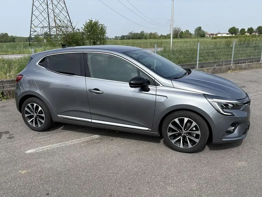 Usata Renault Clio V Techno 144 CV (105 kW) 2023 Grigio Berlina