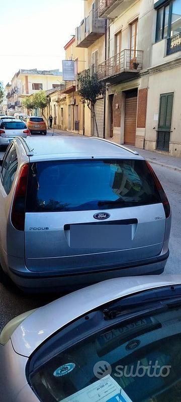 Usata Ford Focus 90 CV (66 kW) 2005 Grigio Station wagon