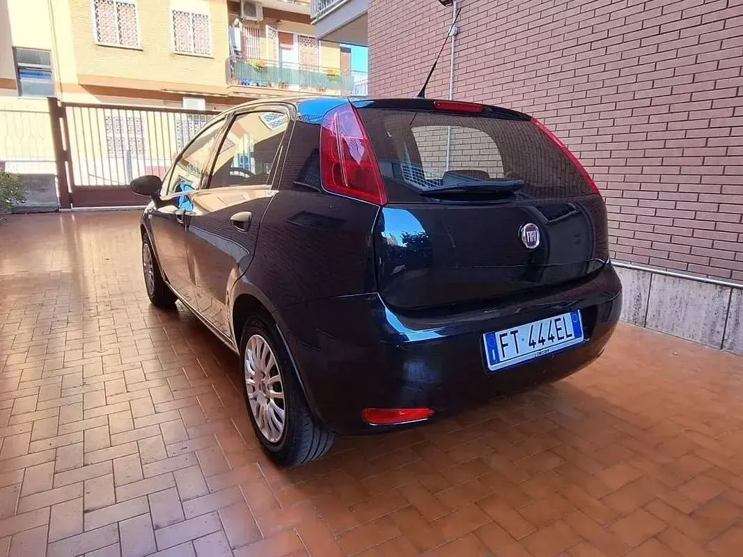 Usata Fiat Punto Street 69 CV (50 kW) 2018 Nero Utilitaria