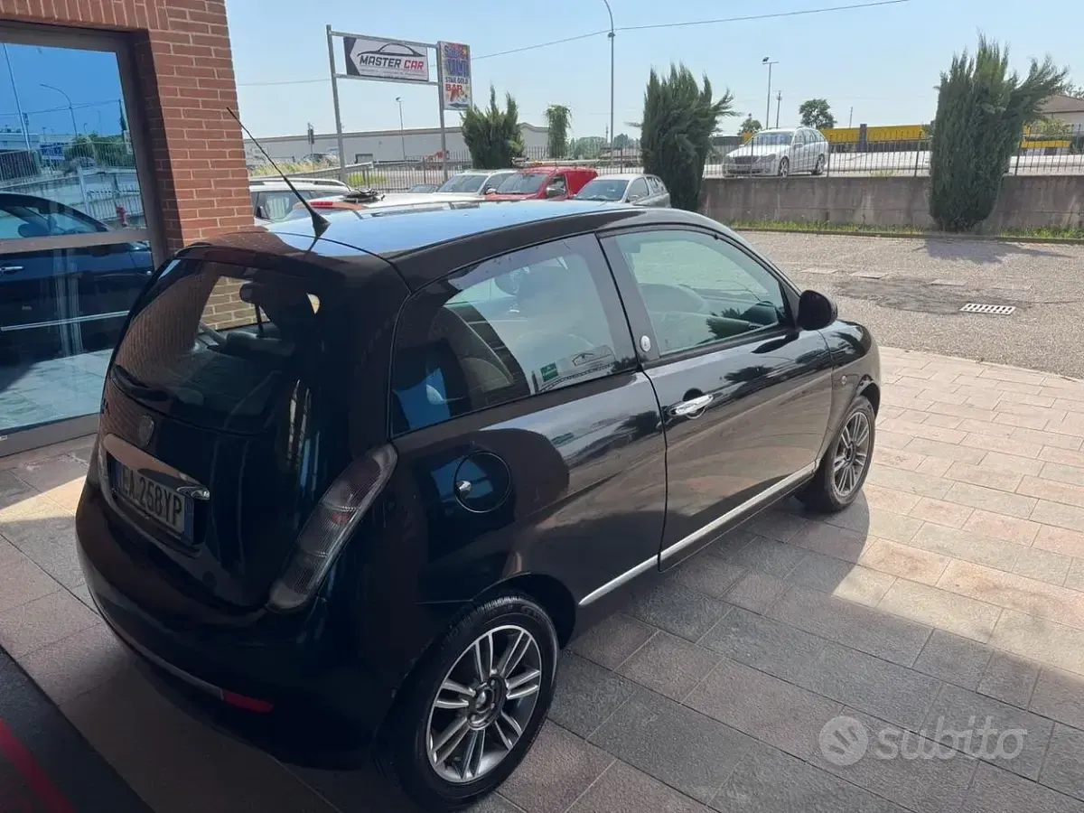 Usata Lancia Ypsilon 77 CV (56 kW) 2010 Nero Utilitaria