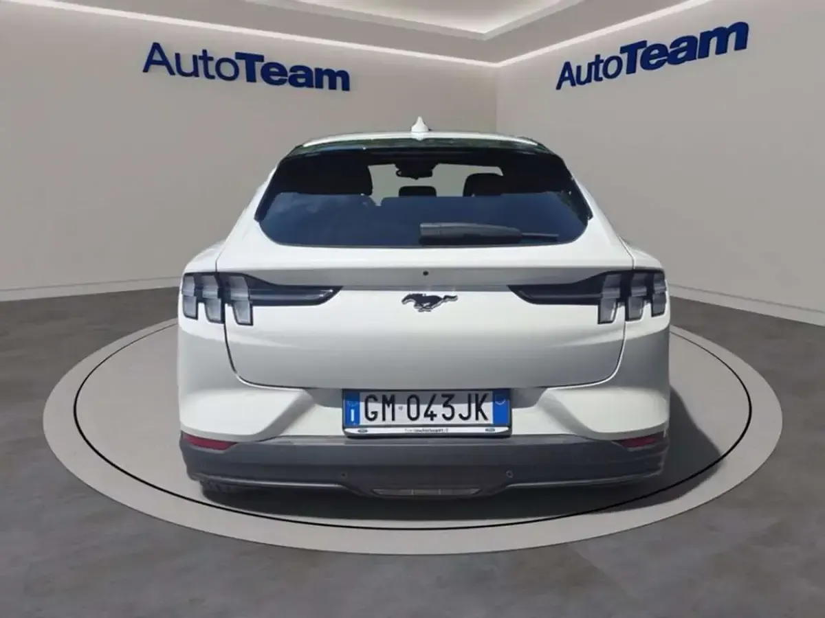 Usata Ford Mustang Mach-E Standard Range 197 kW (269 CV) 2023 Bianco frozen SUV