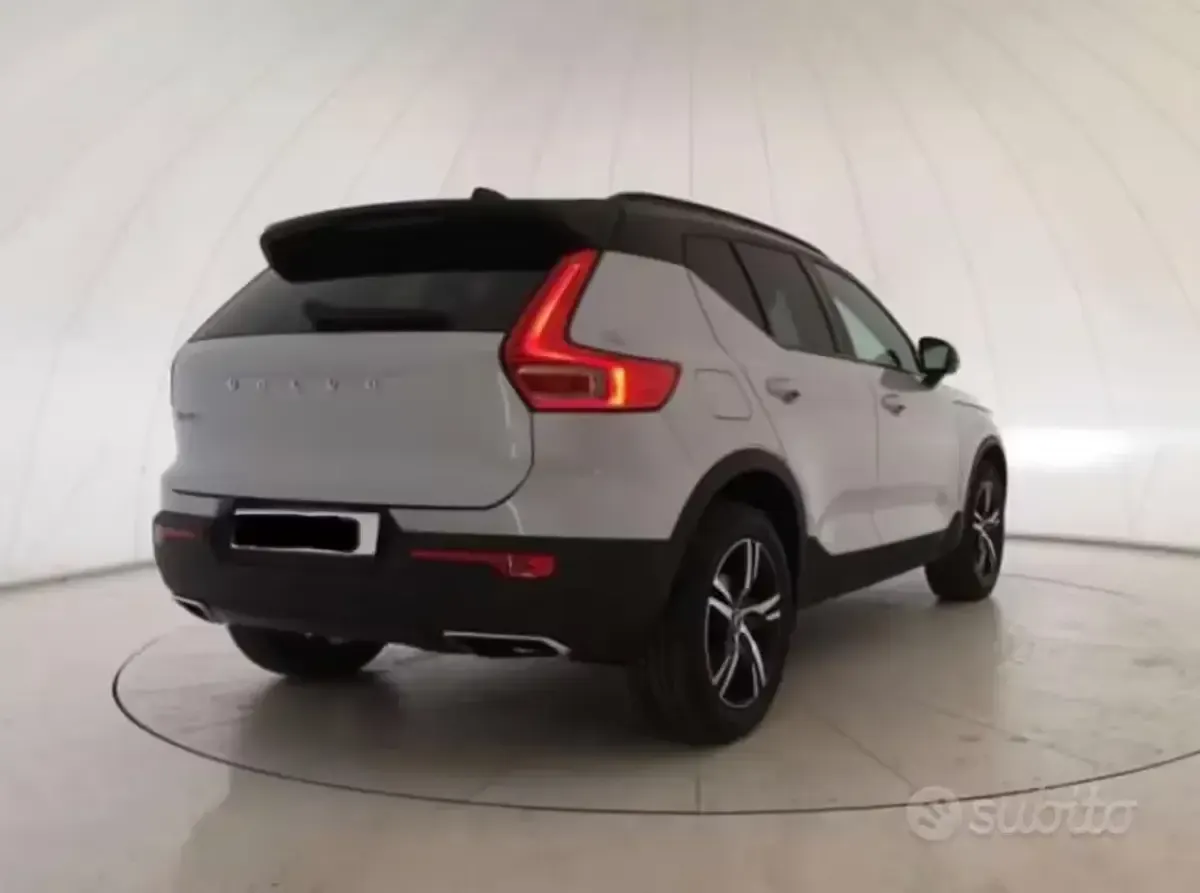 Usata Volvo XC40 150 CV (110 kW) 2019 Grigio SUV