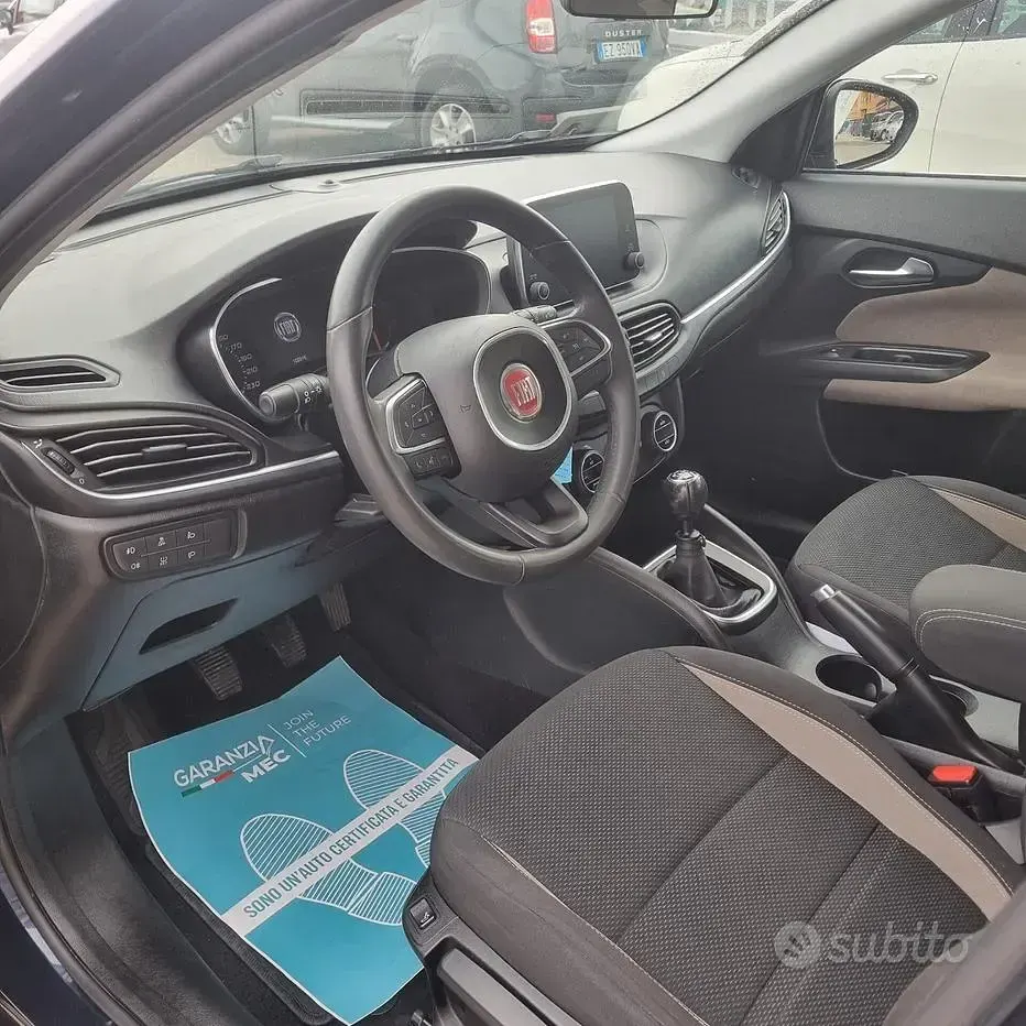Usata Fiat Tipo Lounge 120 CV (88 kW) 2017 Blu Berlina